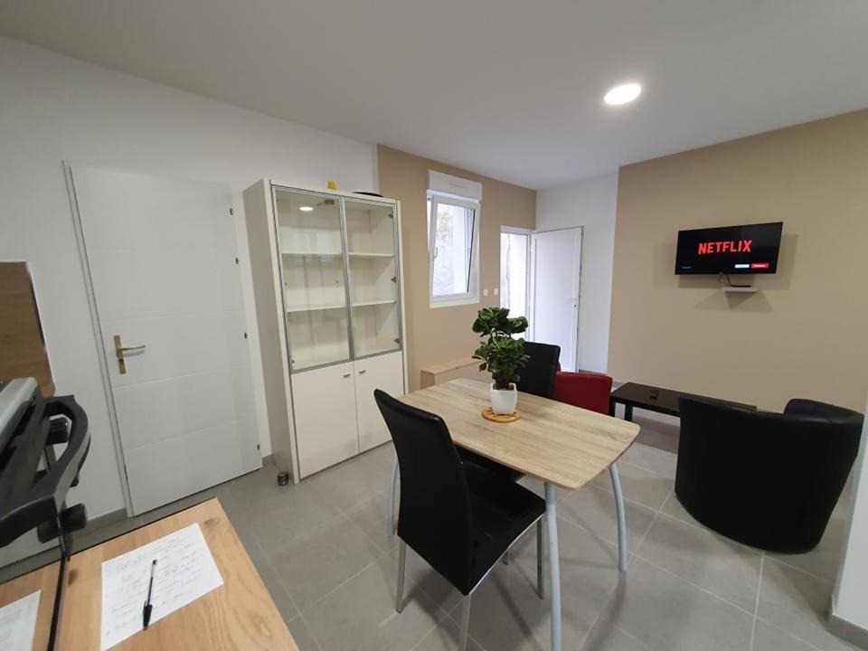 Grand Studio Gravelines Centre , 5 Mn Du Cnpe Et De La Plage, Absence De Chambre Privative Exterior photo